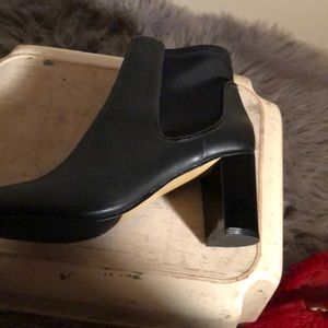 Donald Pliner booties